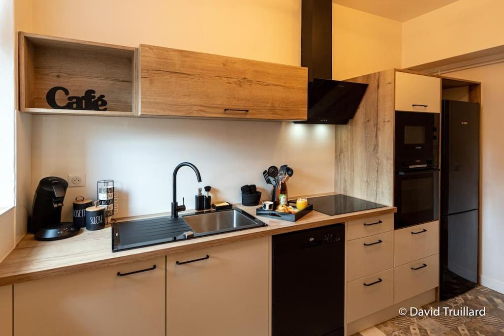 Suites Mana - Matahina Avec Vue Superbe Sur La Place Ducale Et Parking Prive Inclus Charleville-Mezieres Exterior foto