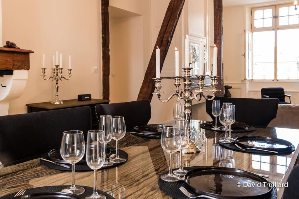 Suites Mana - Matahina Avec Vue Superbe Sur La Place Ducale Et Parking Prive Inclus Charleville-Mezieres Exterior foto