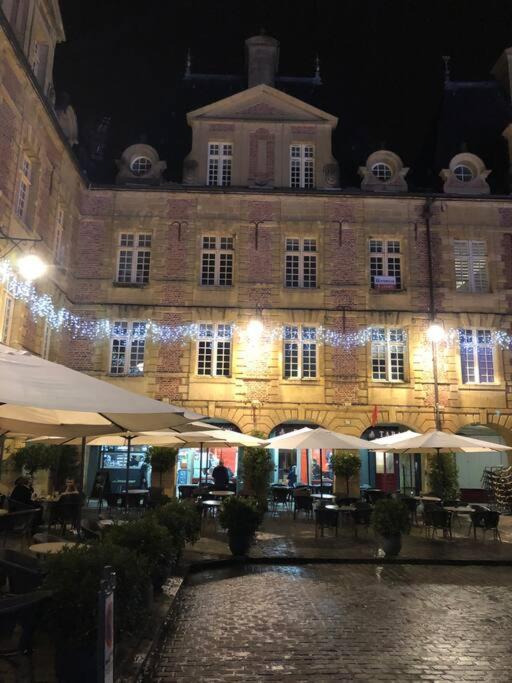 Suites Mana - Matahina Avec Vue Superbe Sur La Place Ducale Et Parking Prive Inclus Charleville-Mezieres Exterior foto