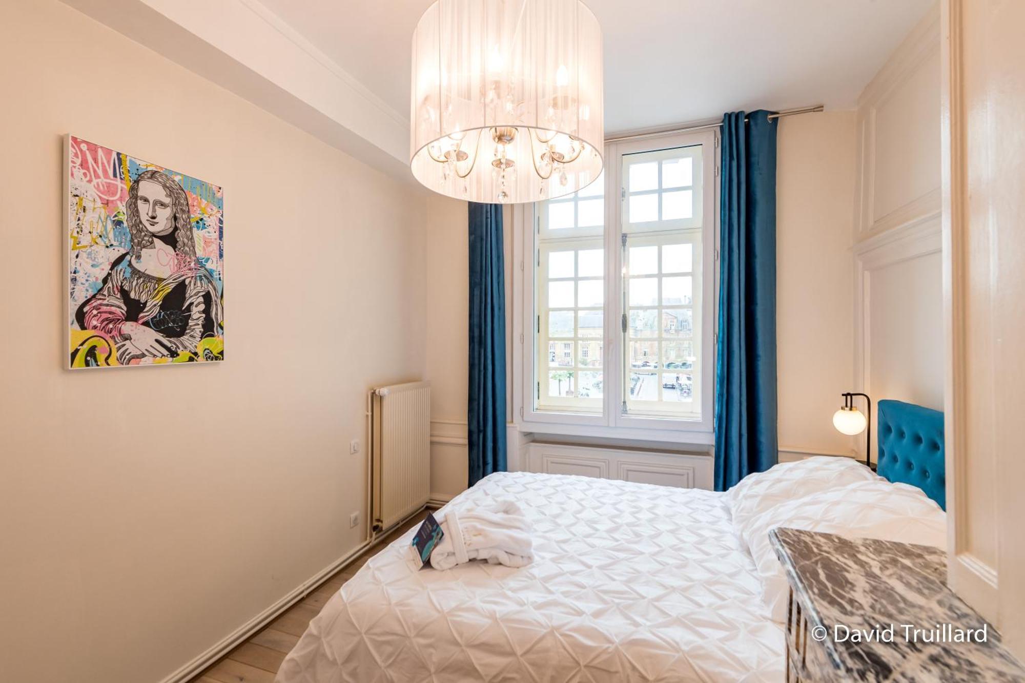 Suites Mana - Matahina Avec Vue Superbe Sur La Place Ducale Et Parking Prive Inclus Charleville-Mezieres Exterior foto