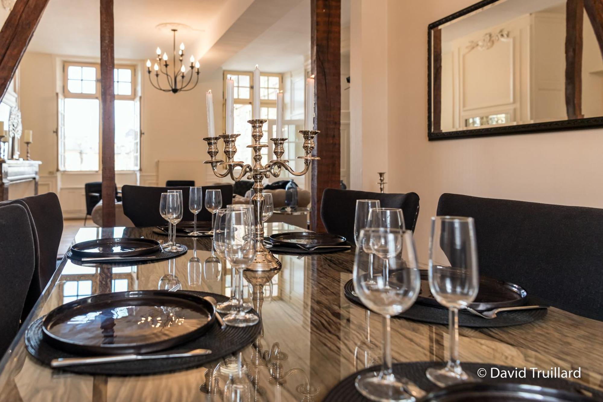 Suites Mana - Matahina Avec Vue Superbe Sur La Place Ducale Et Parking Prive Inclus Charleville-Mezieres Exterior foto