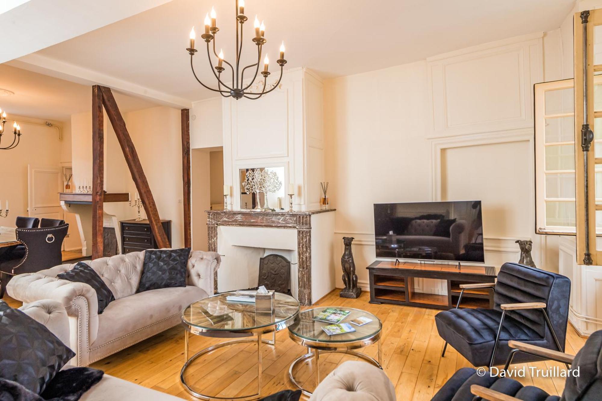 Suites Mana - Matahina Avec Vue Superbe Sur La Place Ducale Et Parking Prive Inclus Charleville-Mezieres Exterior foto