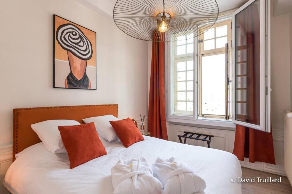Suites Mana - Matahina Avec Vue Superbe Sur La Place Ducale Et Parking Prive Inclus Charleville-Mezieres Exterior foto