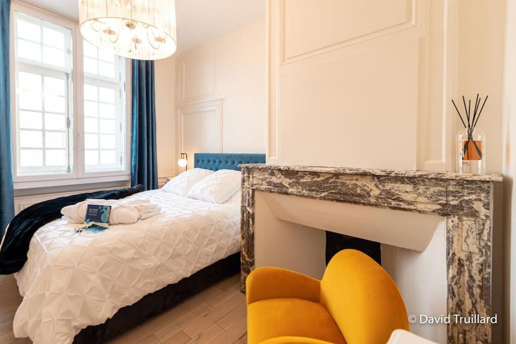 Suites Mana - Matahina Avec Vue Superbe Sur La Place Ducale Et Parking Prive Inclus Charleville-Mezieres Exterior foto