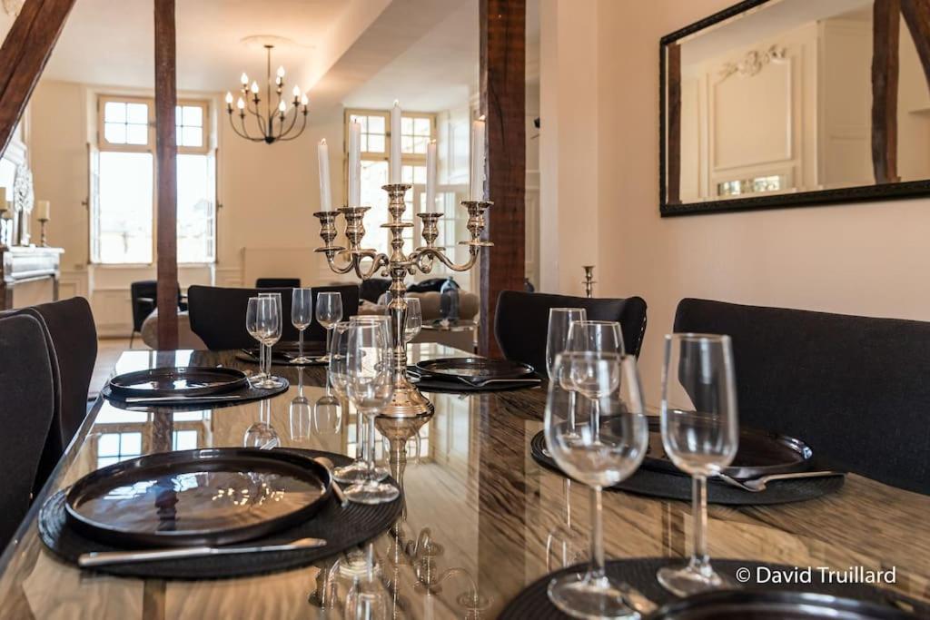 Suites Mana - Matahina Avec Vue Superbe Sur La Place Ducale Et Parking Prive Inclus Charleville-Mezieres Exterior foto