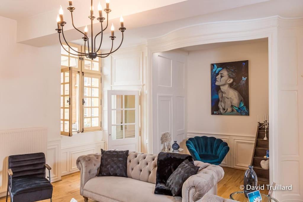 Suites Mana - Matahina Avec Vue Superbe Sur La Place Ducale Et Parking Prive Inclus Charleville-Mezieres Exterior foto